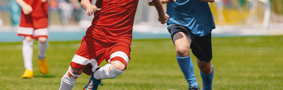 La pubalgia è una patologia che attacca la zona pubica e l’inguine, talvolta irradiandosi fino all’interno coscia e una porzione dell’addome. E’ presente soprattutto in quegli sport con bruschi cambi di direzione e rotazione del busto sul bacino. Attualmente si sono identificate ben 72 cause che provocano questa patologia; sono veramente tante. Concentriamoci allora su quelle che solitamente la fanno insorgere a quei soggetti sportivi. Da cosa è dovuta? Sei uno sportivo? Sai se soffri di pubalgia? (prima parte)
